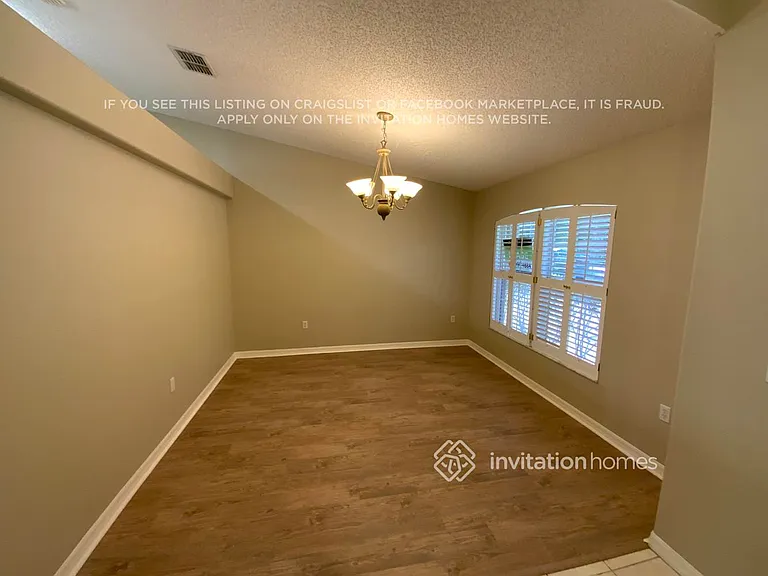 2759 Kingsdale Dr — Photo 2