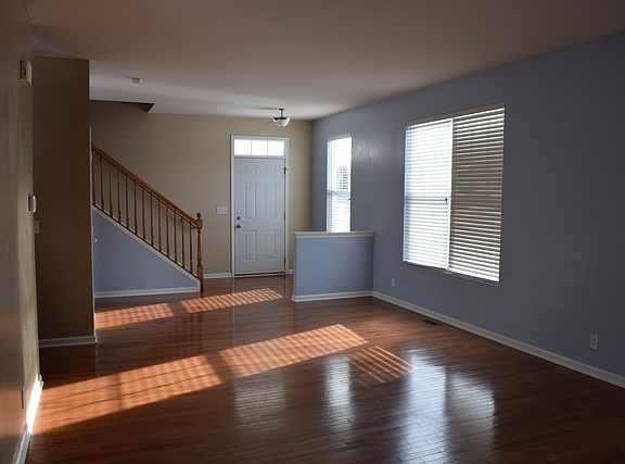 4th image of 34W564 Roosevelt Ave