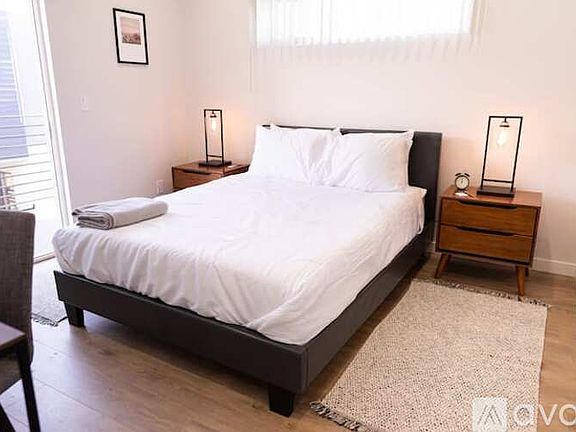 4th image of 5128 Riverton Ave #2