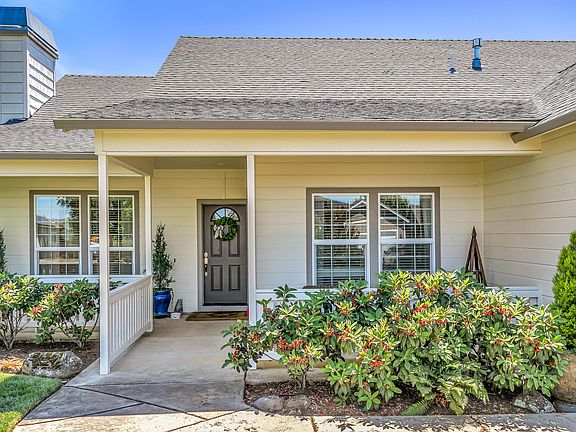 5th image of 1071 Highlands Dr
