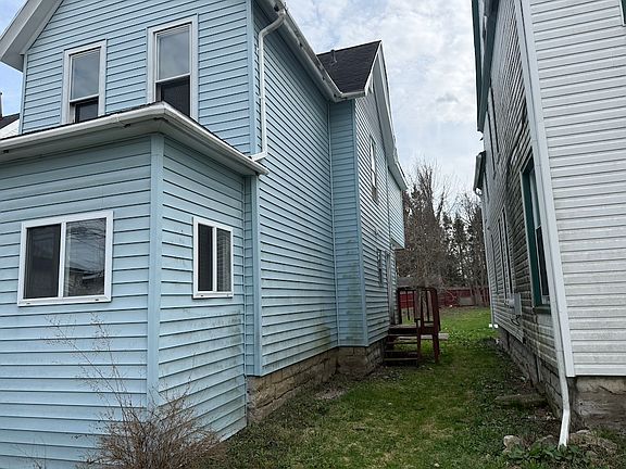 5th image of 15 Maple St