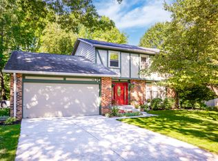 970 Countryside Ln, Columbus, IN 47201