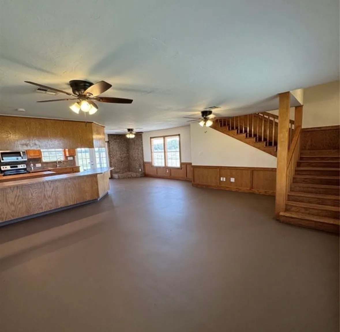 5 bed, 2304 sqft, $2,100 — Photo 1