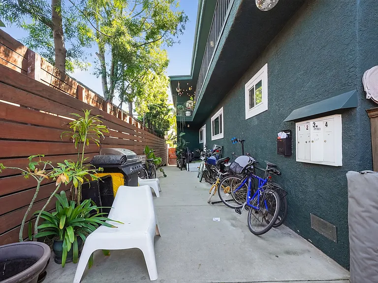 652 Vernon Ave #2 — Photo 13