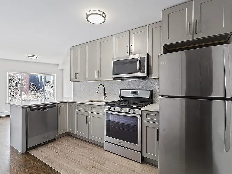 189 Woodpoint Rd #3 — Photo 8