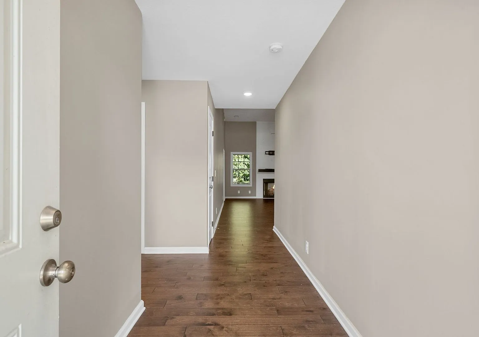 Pet Friendly Three Bedroom! Six Month Lease Only! — Photo 4