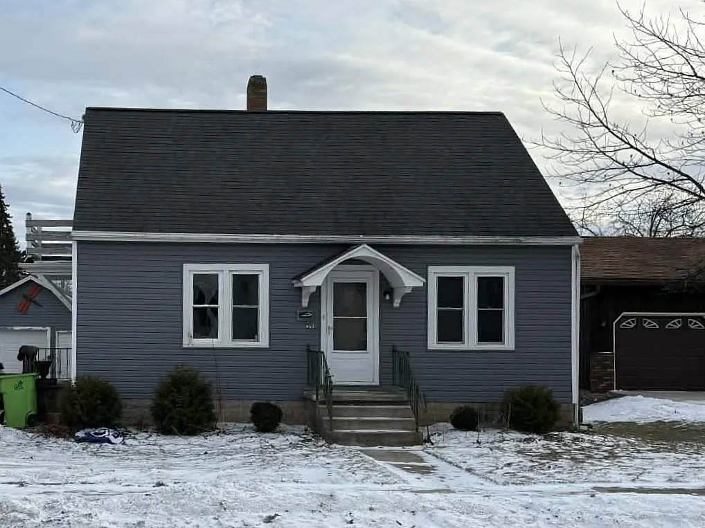 139 School St photo 1