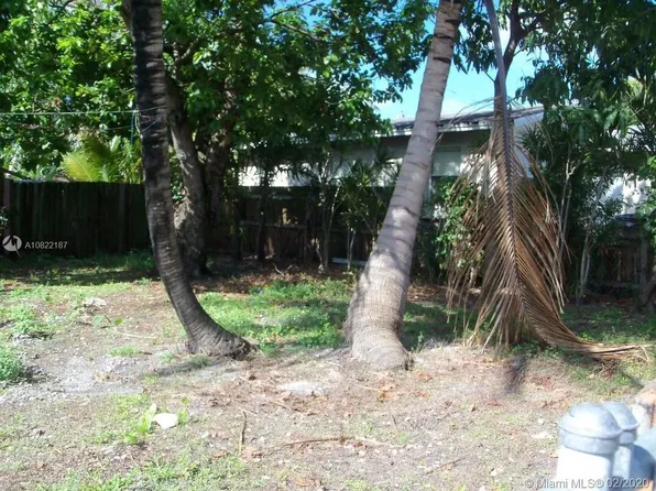 800 Phippen Rd, Dania, FL 33004