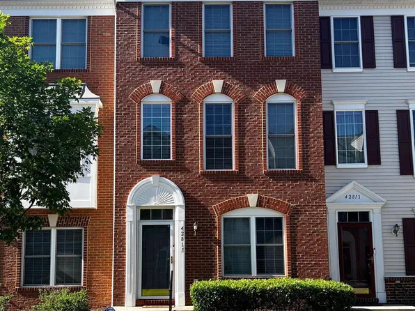 42813 Sykes Ter, Chantilly, VA 20152
