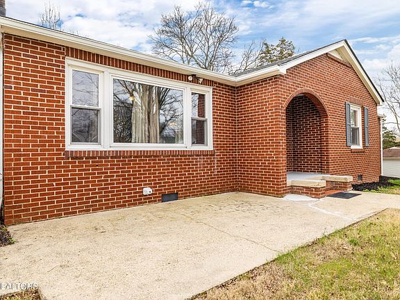 3rd image of 602 Lindy Dr