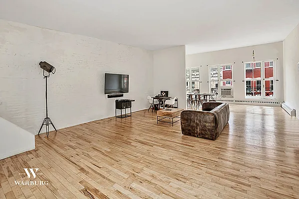 Rented by Warburg | media 12