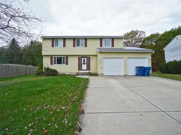 7074 Waring Cir, Derby, NY 14047