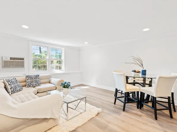 12 Wampus Ave APT 13, Acton, MA 01720