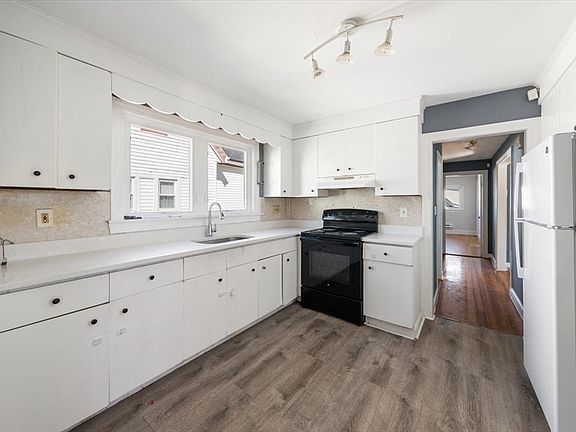 5th image of 528 Ferry St