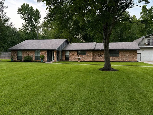 1586 Holly St S, Waskom, TX 75692