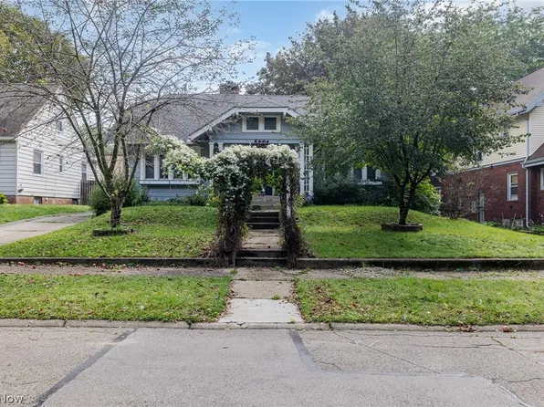 473 S Sunset View Dr, Akron, OH 44320