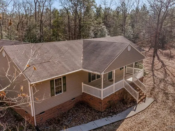 3705 Woodcroft Dr, Disputanta, VA 23842