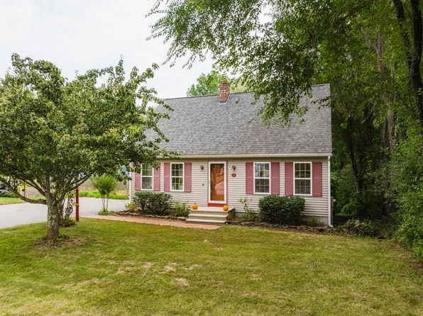 19 Willowdale Drive, Gorham, ME 04038