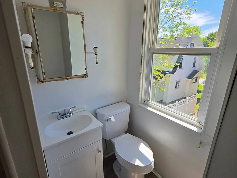 1206 Albert St — Photo 6