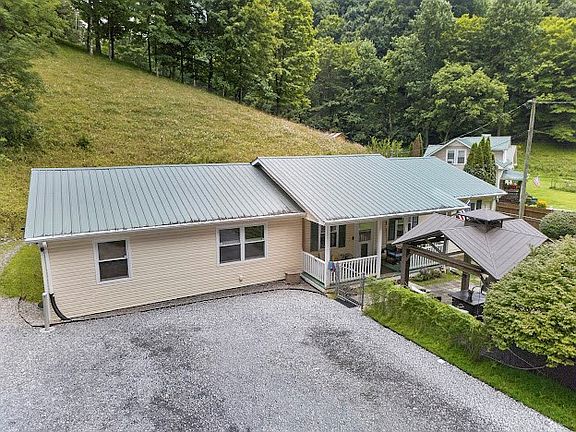 2nd image of 422 Ridgeview Rd