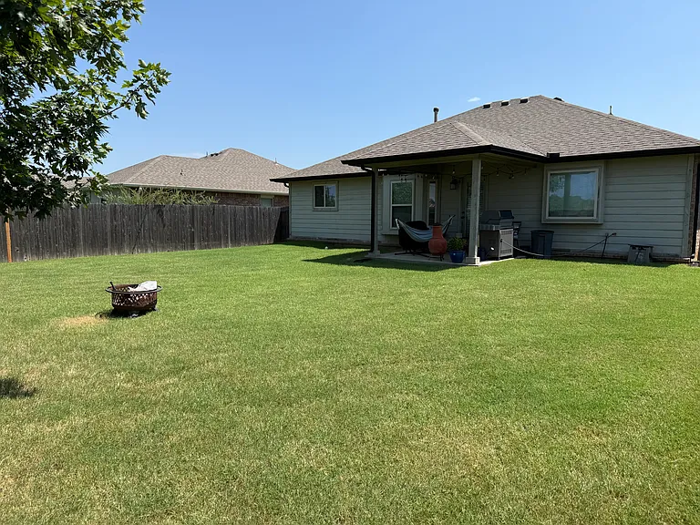 14638 Maple Ave — Photo 37