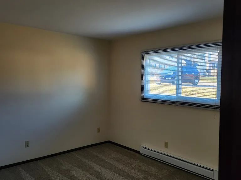 207 W Eldred St #1 — Photo 5
