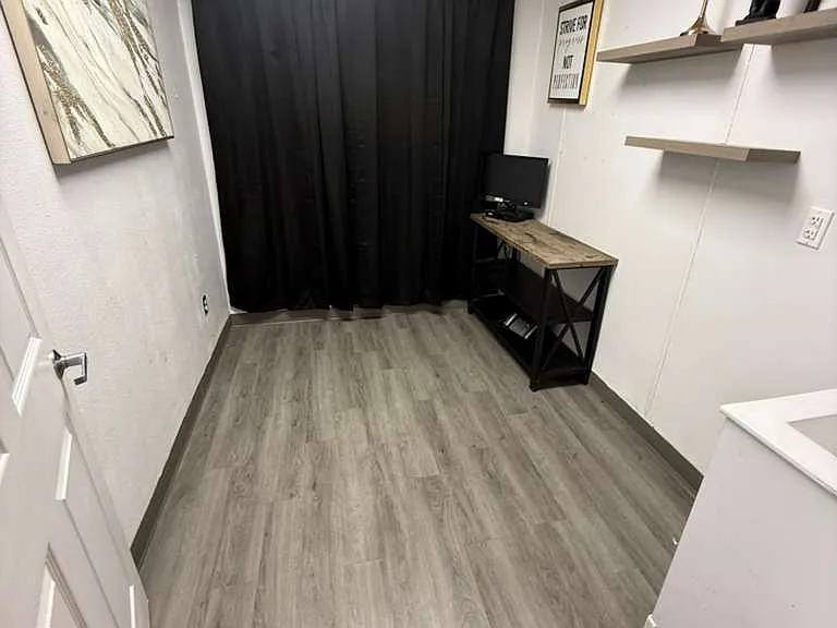 2526 Missile Rd #4 — Photo 7