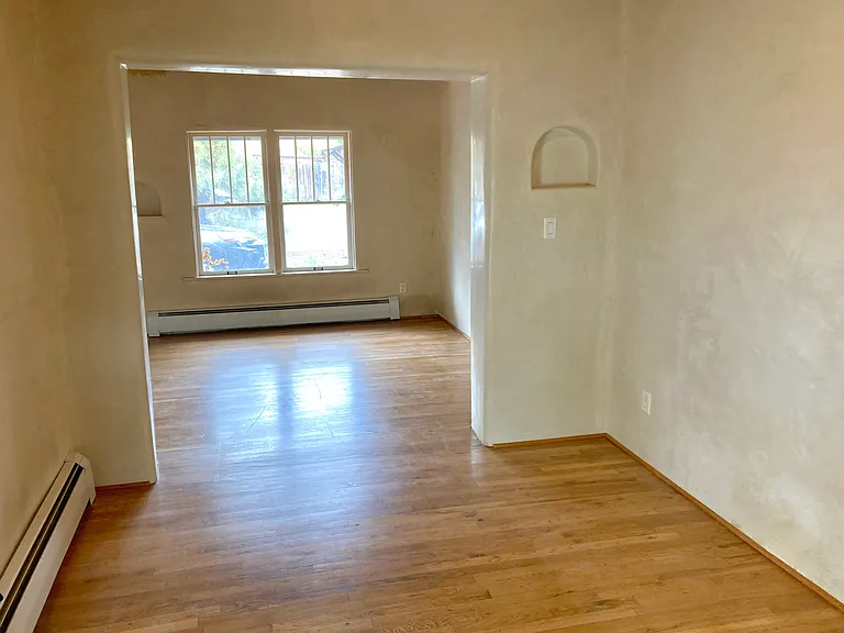 215 Maynard St — Photo 4