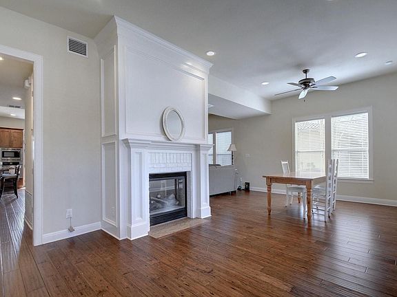 3rd image of 3005 Washington Sq #A & B
