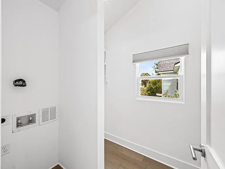 234 Hopkins St — Photo 13