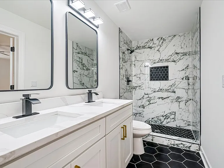 825 N 7th St — Photo 15
