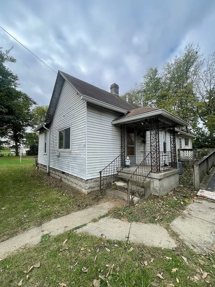 2301 Conrad Ave photo 1