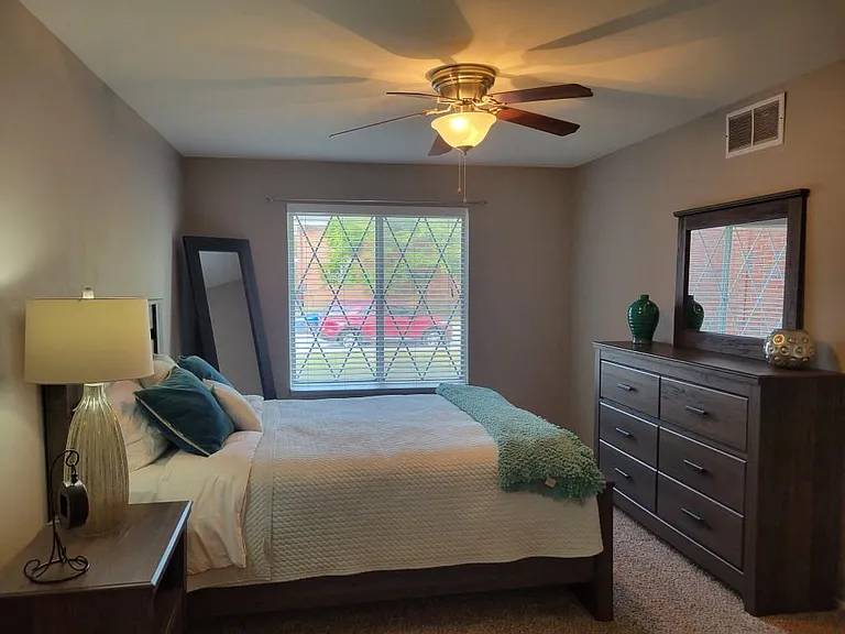 Carriage Hill Apartments - Dearborn Heights, MI — Photo 15