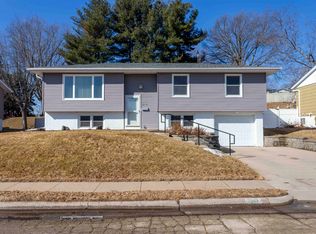 2585 Marywood Dr, Dubuque, IA 52001