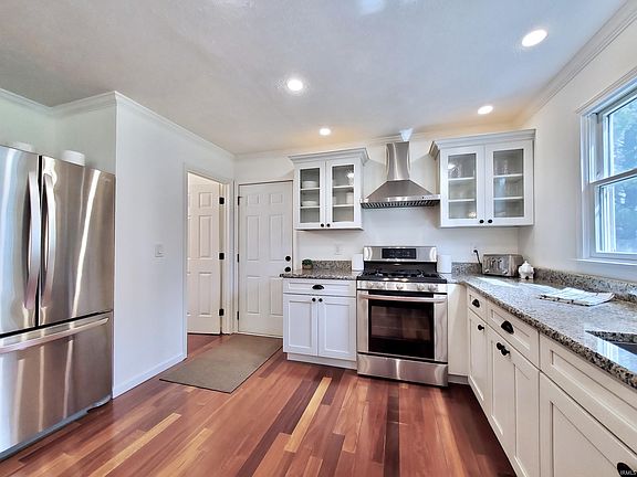 3rd image of 51020 Ashley Dr