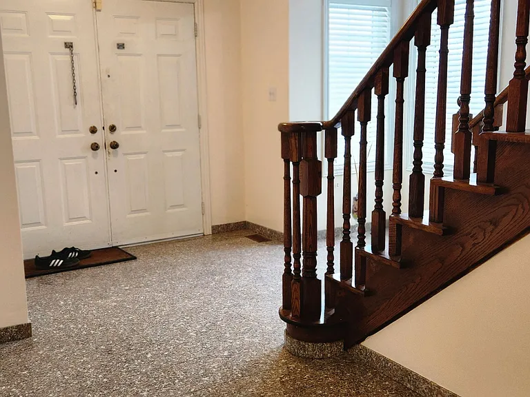 44 Reuben Ave — Photo 2