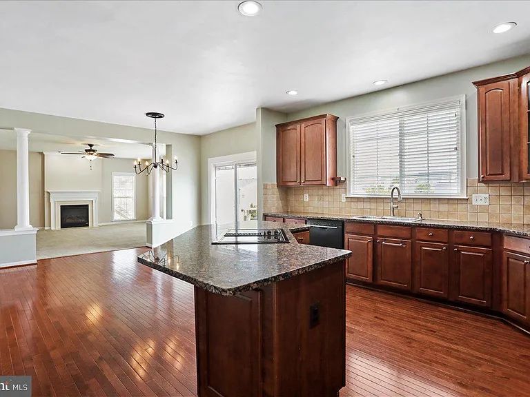 319 Morlyn Dr — Photo 8