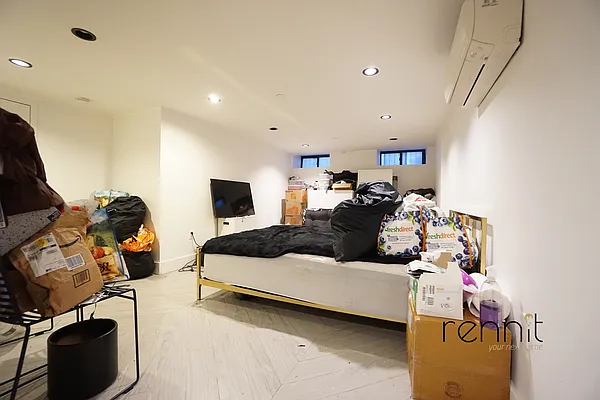 Rented by Rennit Inc. | media 21