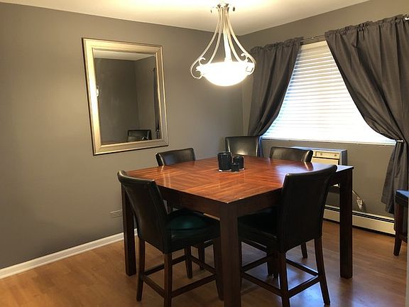 5th image of 111 N Lincoln Ln APT 1B