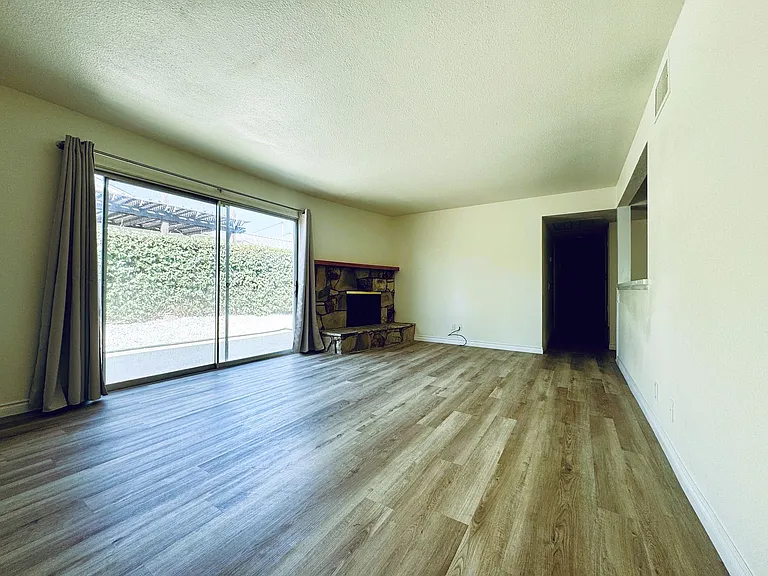 2105 E Petunia St — Photo 11