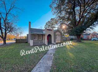 910 E Lamar St, Palestine, TX 75801
