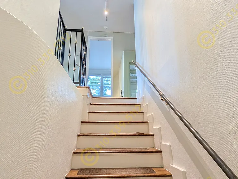 969 N Doheny Dr #1/2 — Photo 10