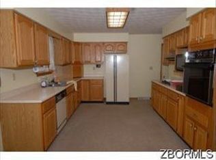 1025 Lakeview Dr, Zanesville, OH 43701