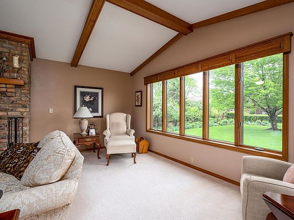 4th image of 980 Olympic Hills Pl NE