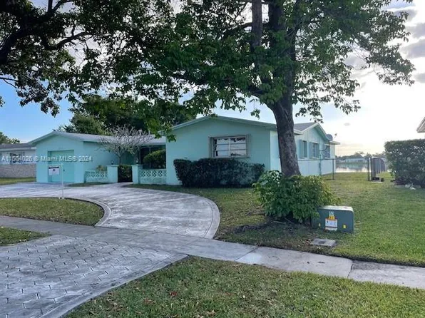 1921 NW 88th Ter, Pembroke Pines, FL 33024