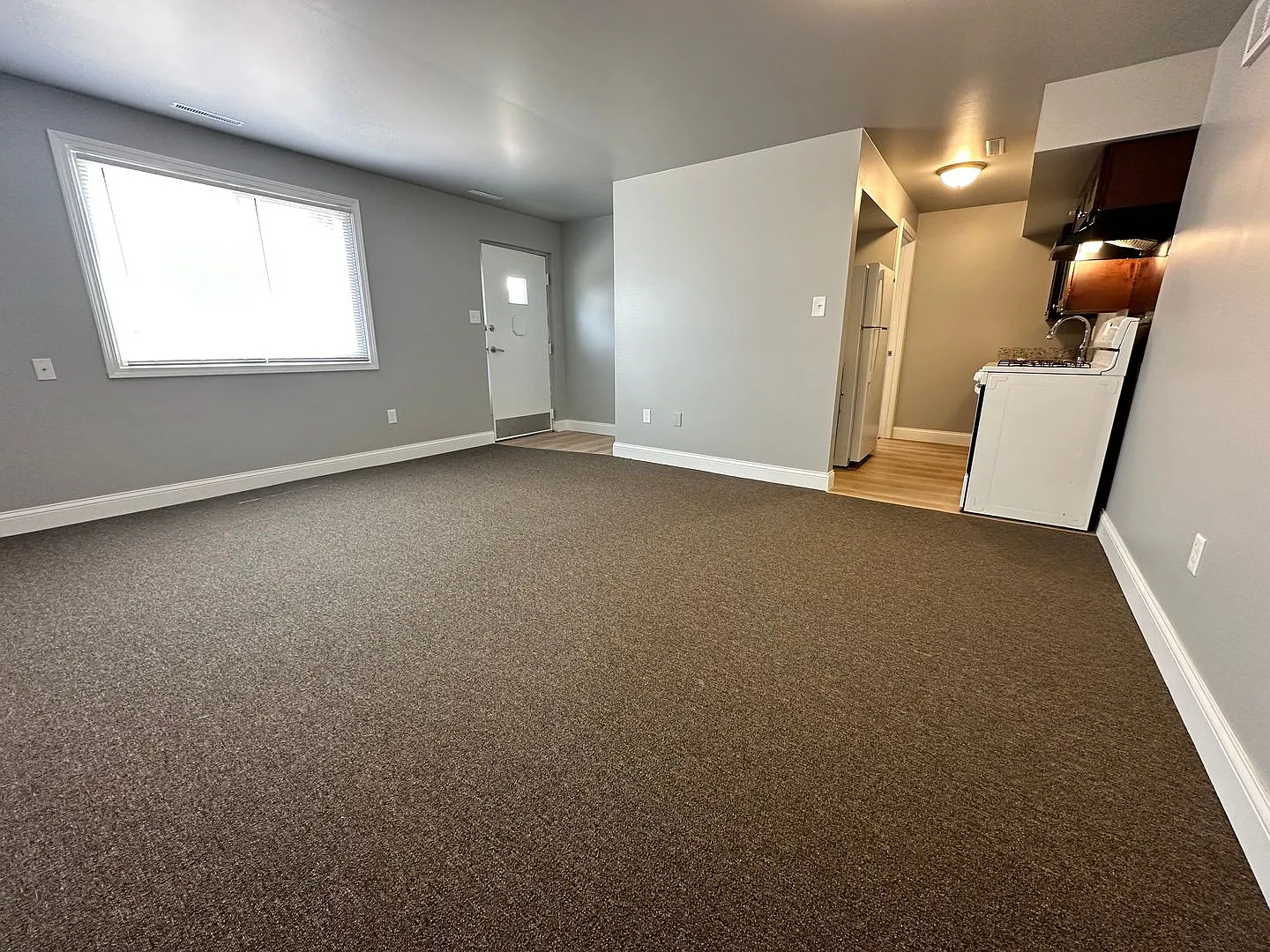 207 E 37th Ave — Photo 3