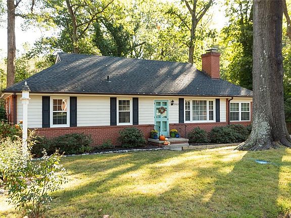 3rd image of 1903 N Junaluska Dr