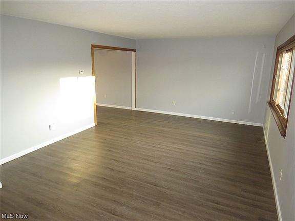2nd image of 333 Parkway Dr
