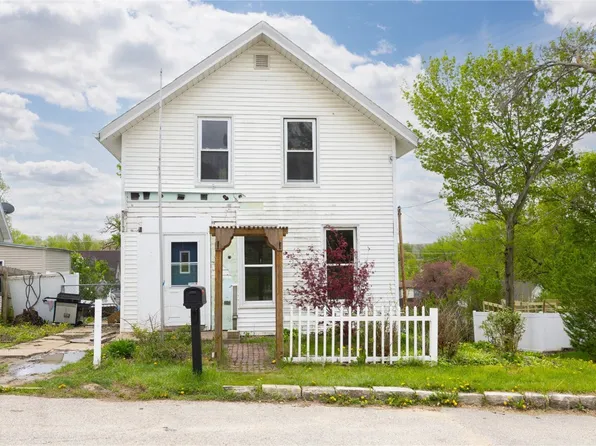 102 W Broadway St, Anamosa, IA 52205