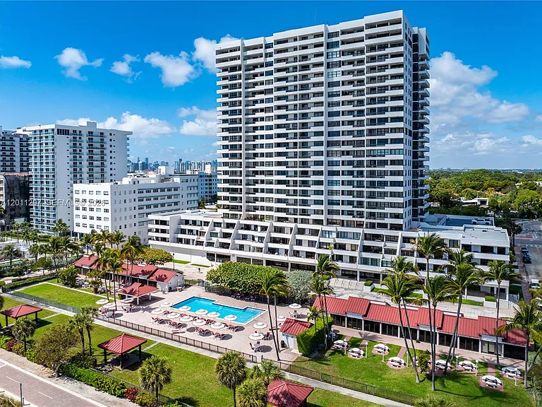 2555 Collins Ave #2014 — Photo 43